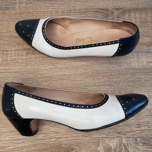 VINTAGE SALVATORE FERRAGAMO Navy Oxford Leather Heels